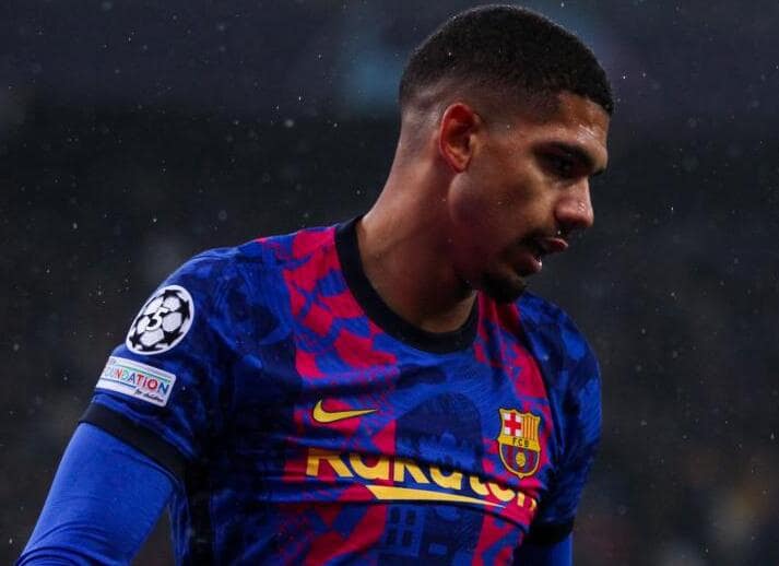 Liverpool Signs Ronald Araújo on Loan from Barcelona with Option to Buy