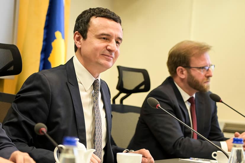 Vorfall im Parlament des Kosovo: Abgeordnete wirft Eier auf den amtierenden Premierminister