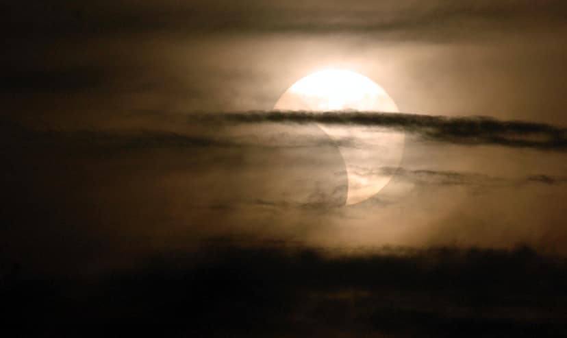 Teilweise Sonnenfinsternis und Perseiden-Meteorstrom am 12. August