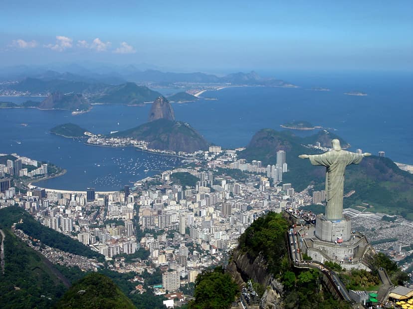 Quatro mortos em queda de helicóptero no Rio de Janeiro