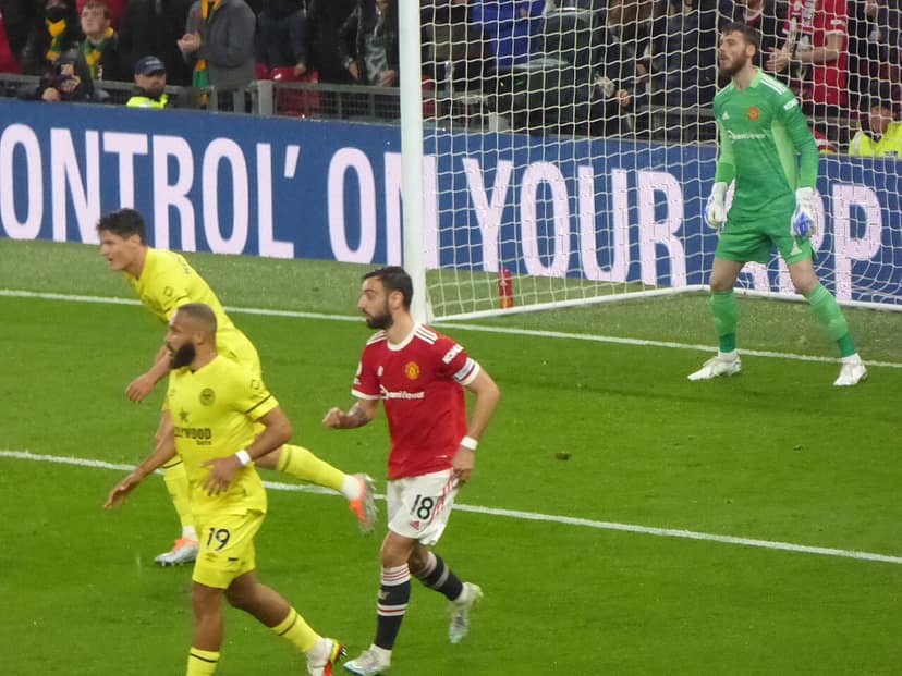 Lesão de Mason Mount ofusca empate do Manchester United com o PSG