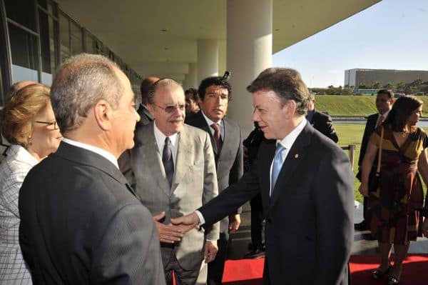 Presidente da Colômbia começa mandato com a morte de seis membros de grupos armados