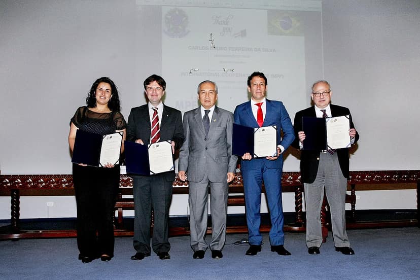 Perú firma convenio con el FBI para combatir crimen transnacional