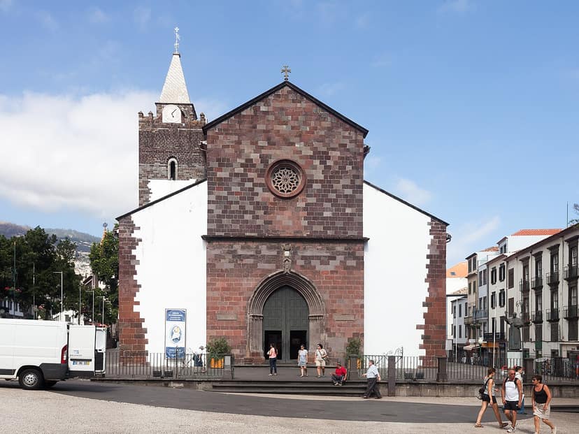 Cristiano Ronaldo reagiert auf Hochzeitsgerüchte in der Kathedrale von Funchal
