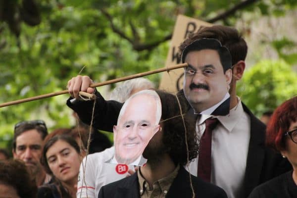 Un giudice statunitense archivia le accuse penali contro Gautam Adani