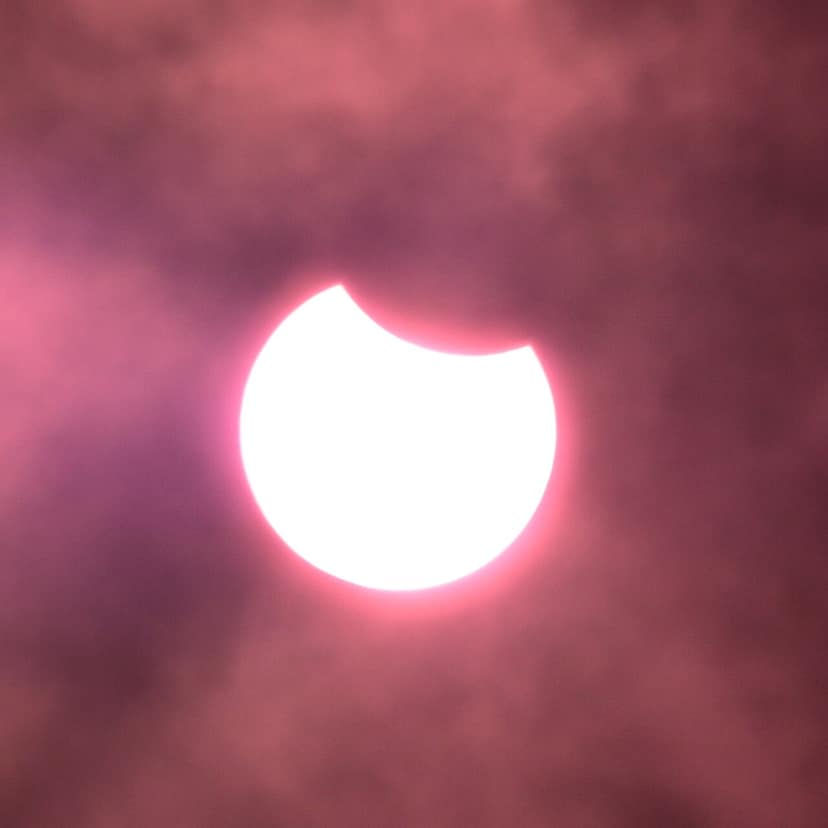 Eclipse Solar Desencadeia Missões Científicas e Preocupações Energéticas na Grã-Bretanha