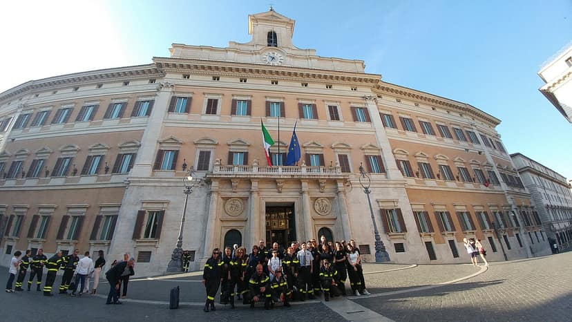 Meta condannata a pagare 567 milioni per danni ai minori