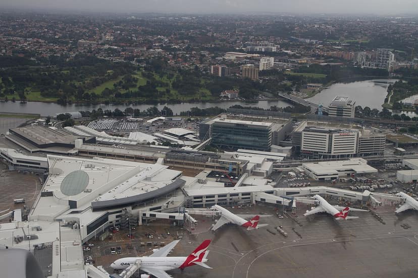 Deux travailleurs suspendus après un incident proche à l'aéroport de Sydney