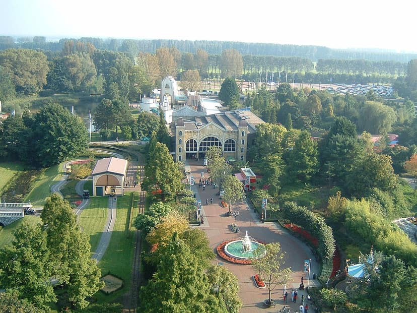 Bezoeker verliest deel van vinger in waterattractie Walibi Holland