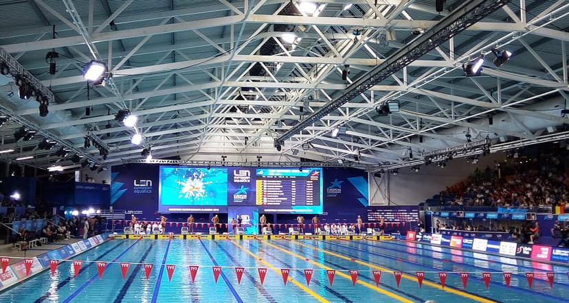 Paris recebe a inaugural competição de salto em altura no Sena