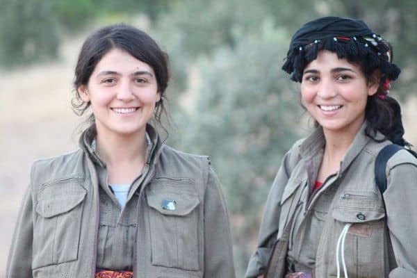 El Parlamento turco aprueba ley de reintegración para excombatientes del PKK