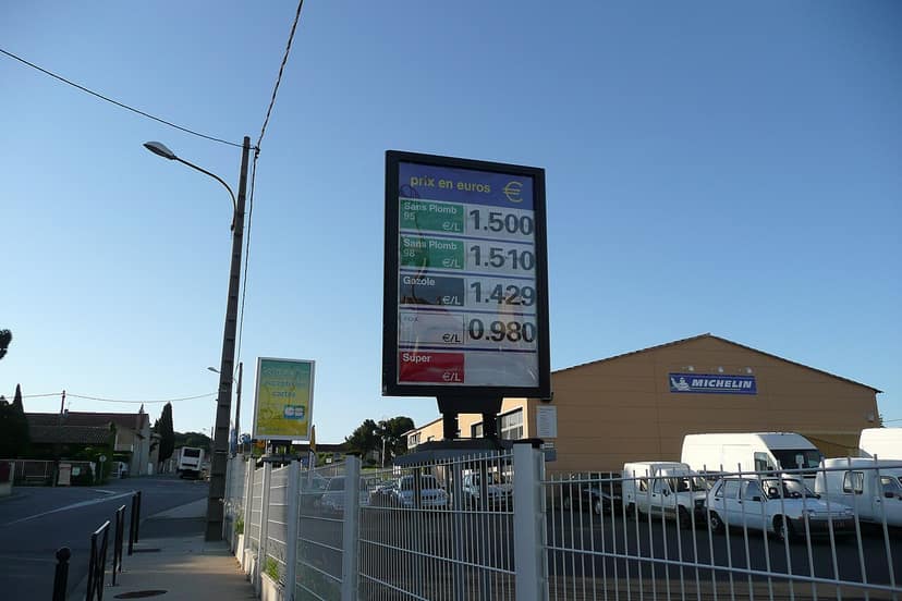 Preis für SP95-E10 fällt unter zwei Euro pro Liter