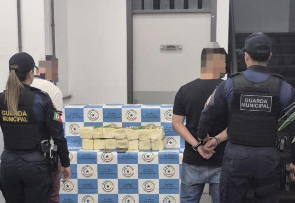 Mulher é presa após furtar viatura da PM e causar acidente no RJ